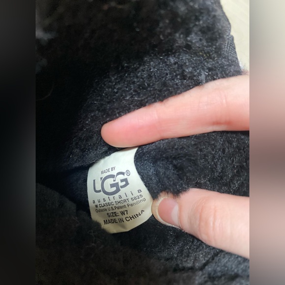 Classic short black UGG boots size 7 women’s - Picture 6 of 7